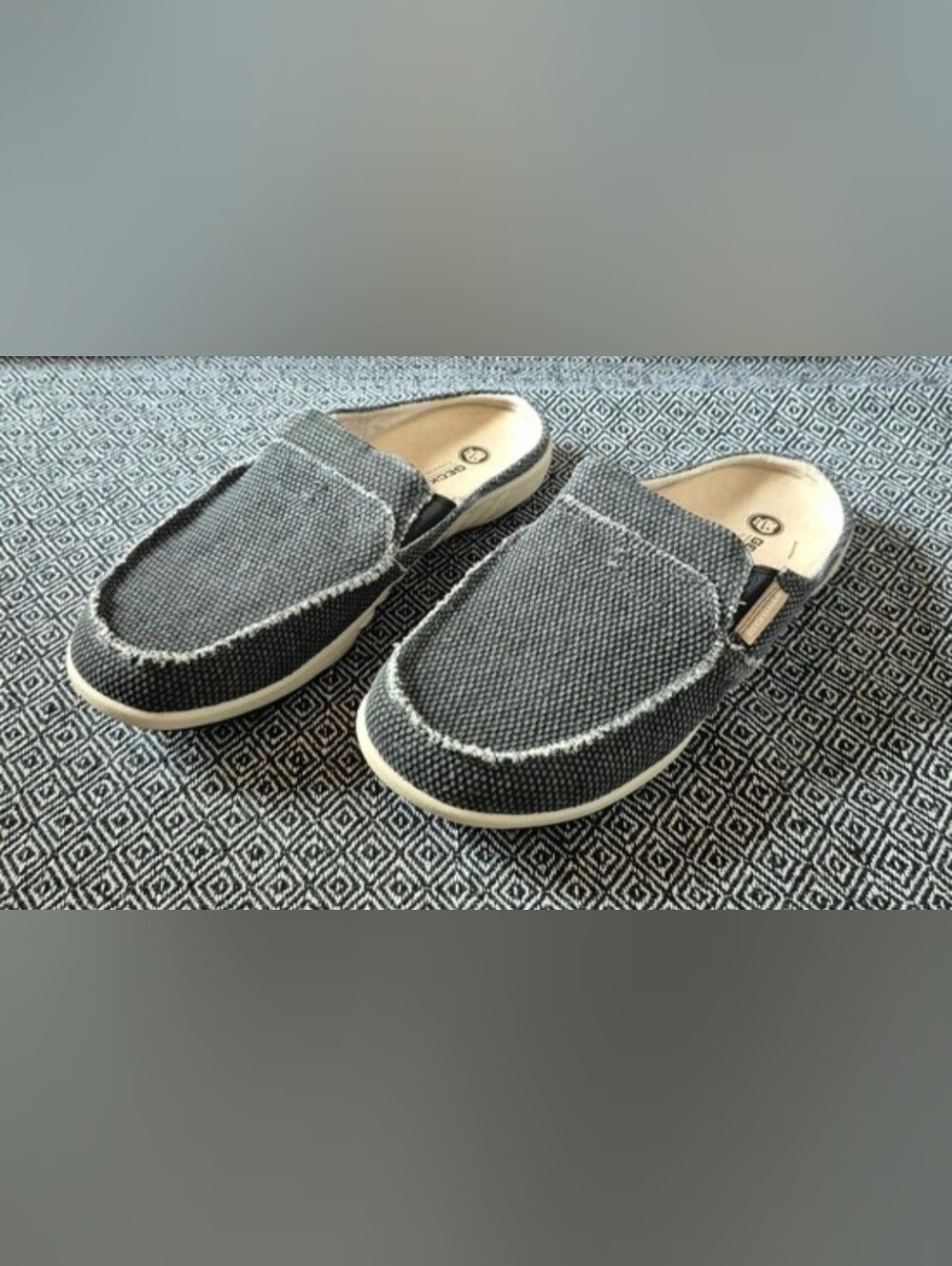 Gecko Man Shoes Size 9